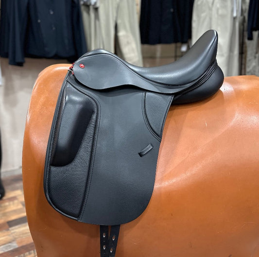 Beautiful black dressage style saddle with knee blocks.  Looks brand new.