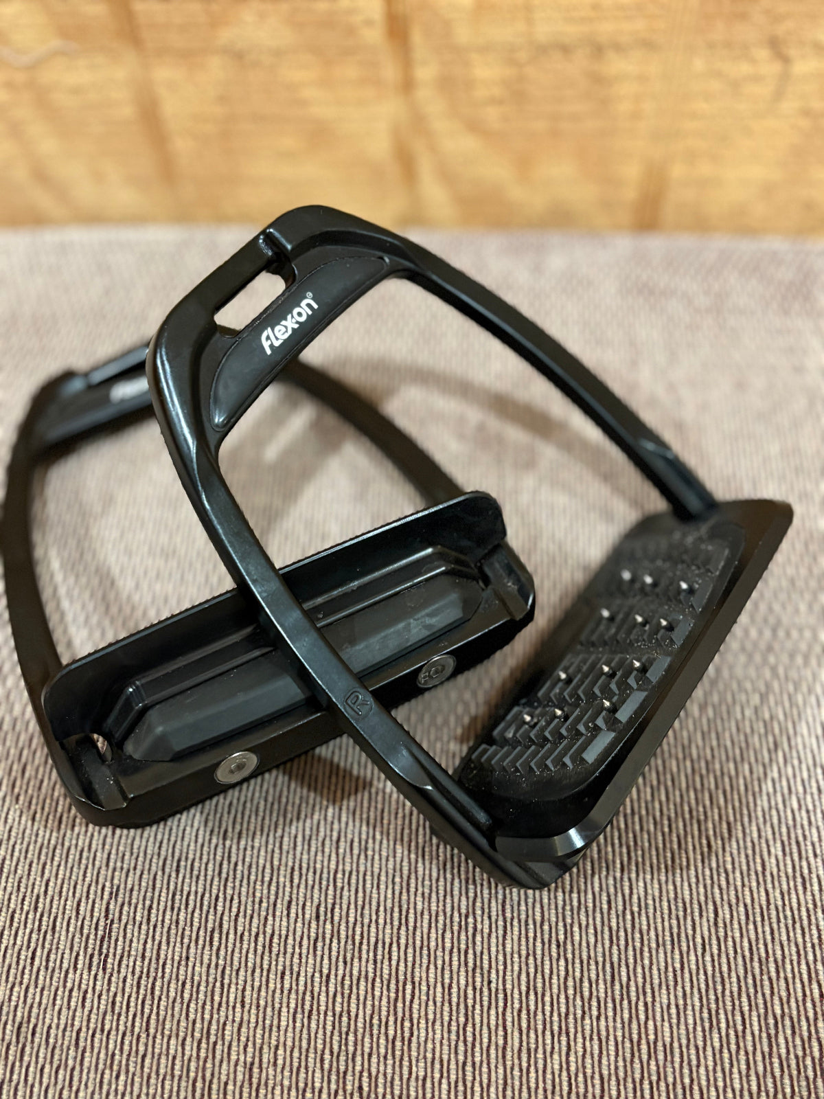Black "flexon" stirrups with spiked pads