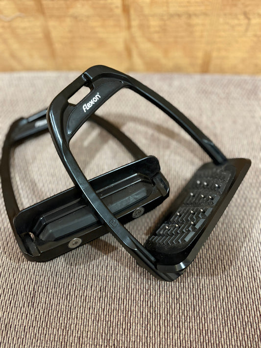 Black "flexon" stirrups with spiked pads