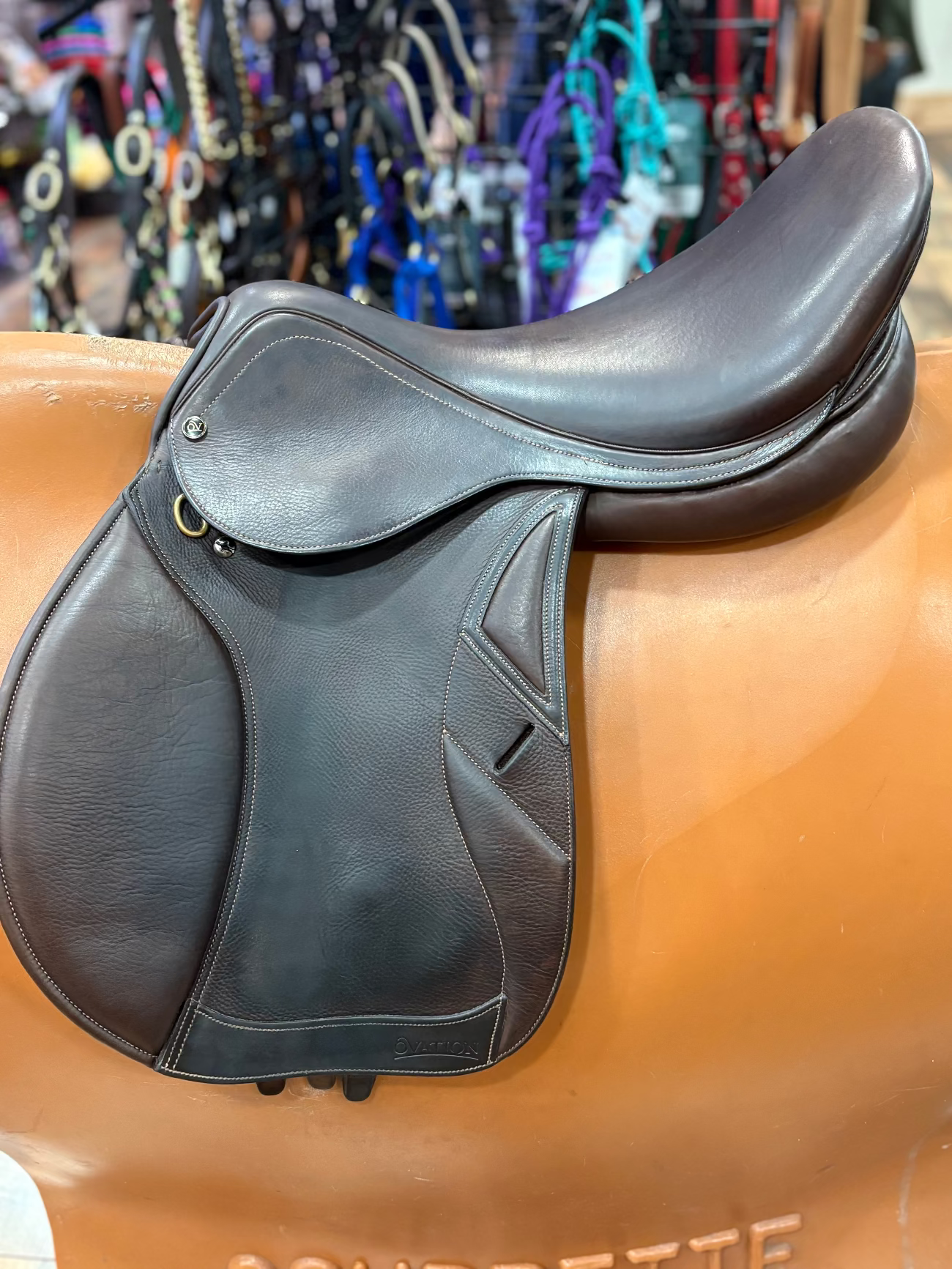 Beautiful dark brown english saddle with knee rolls.