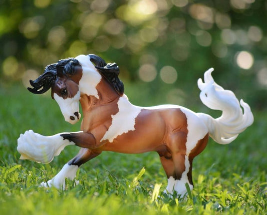 left side view of breyer horse model