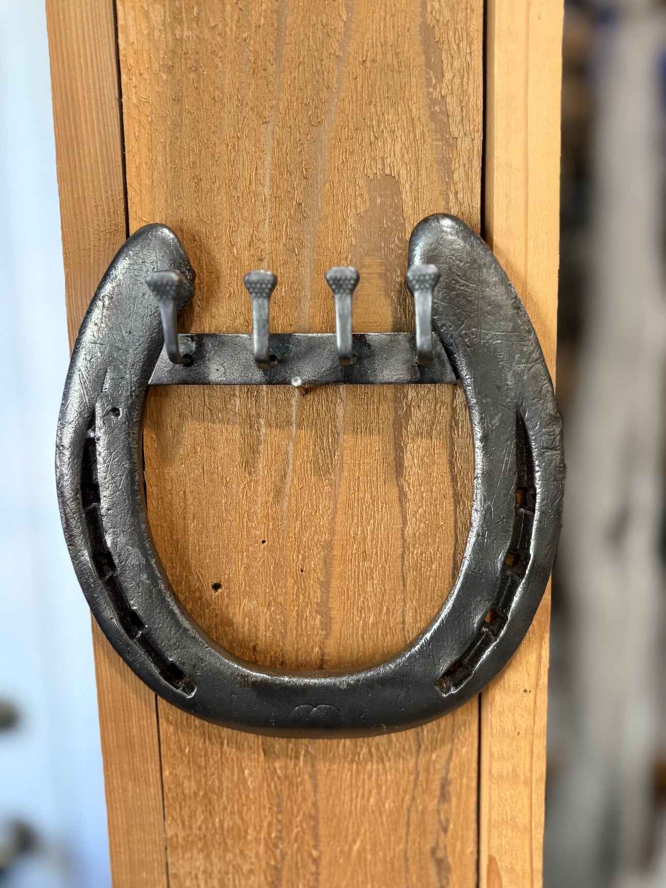 Holder for keys made from a horseshoe