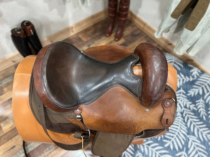 top view of a multi-toned leather western endurance saddle (no horn).