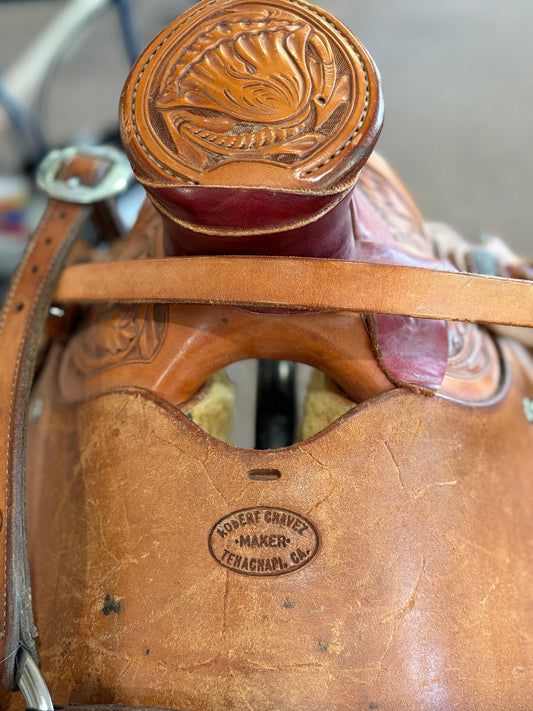 Top view of a western saddle horn and the Robert Chavez Maker seal on the front seat area