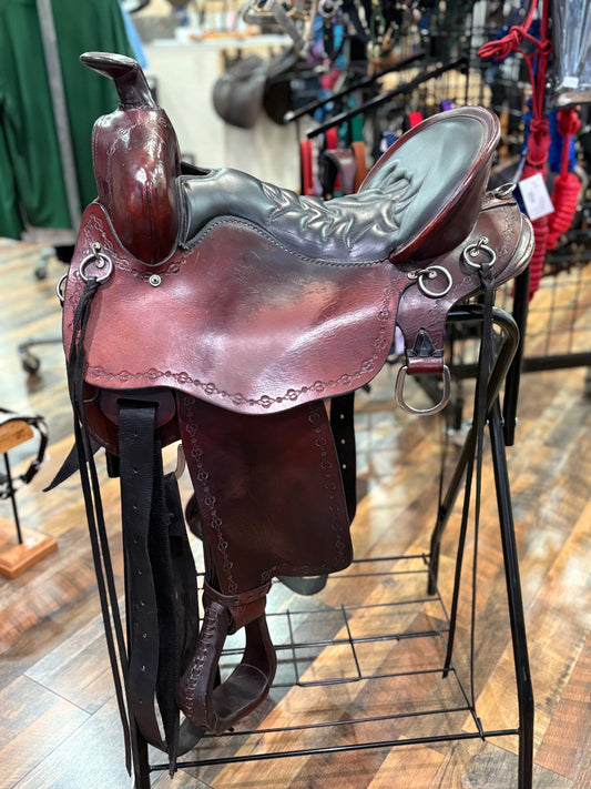 Two toned western saddle