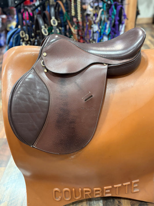 Brown leather close contact saddle