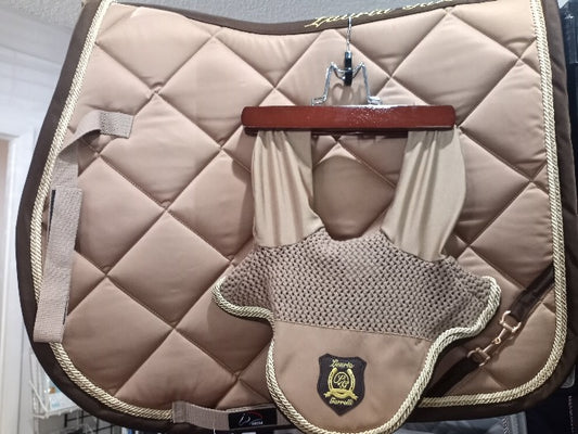 Diamond cut pattern equestrian saddle pad with corded trim. Enhanced with a small D-ring snaffle bit in the lower right corner. Shown with matching fly bonnet.