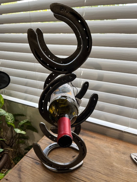 Horseshoe Art Wine Towel holder